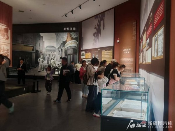 融创配资 “五一”假期新疆红色旅游火热升温