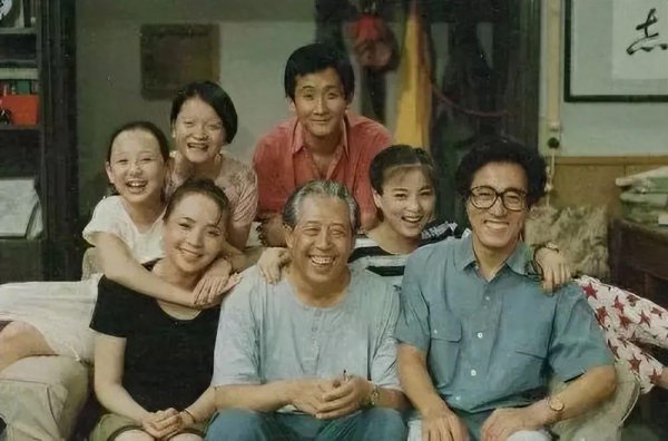 擒牛宝配资 10部经典情景喜剧，看过2部你就老了